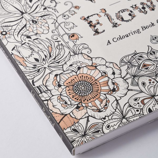 World of Flowers: A Colouring Book and Floral Adventure by Johanna Basford - Paperback