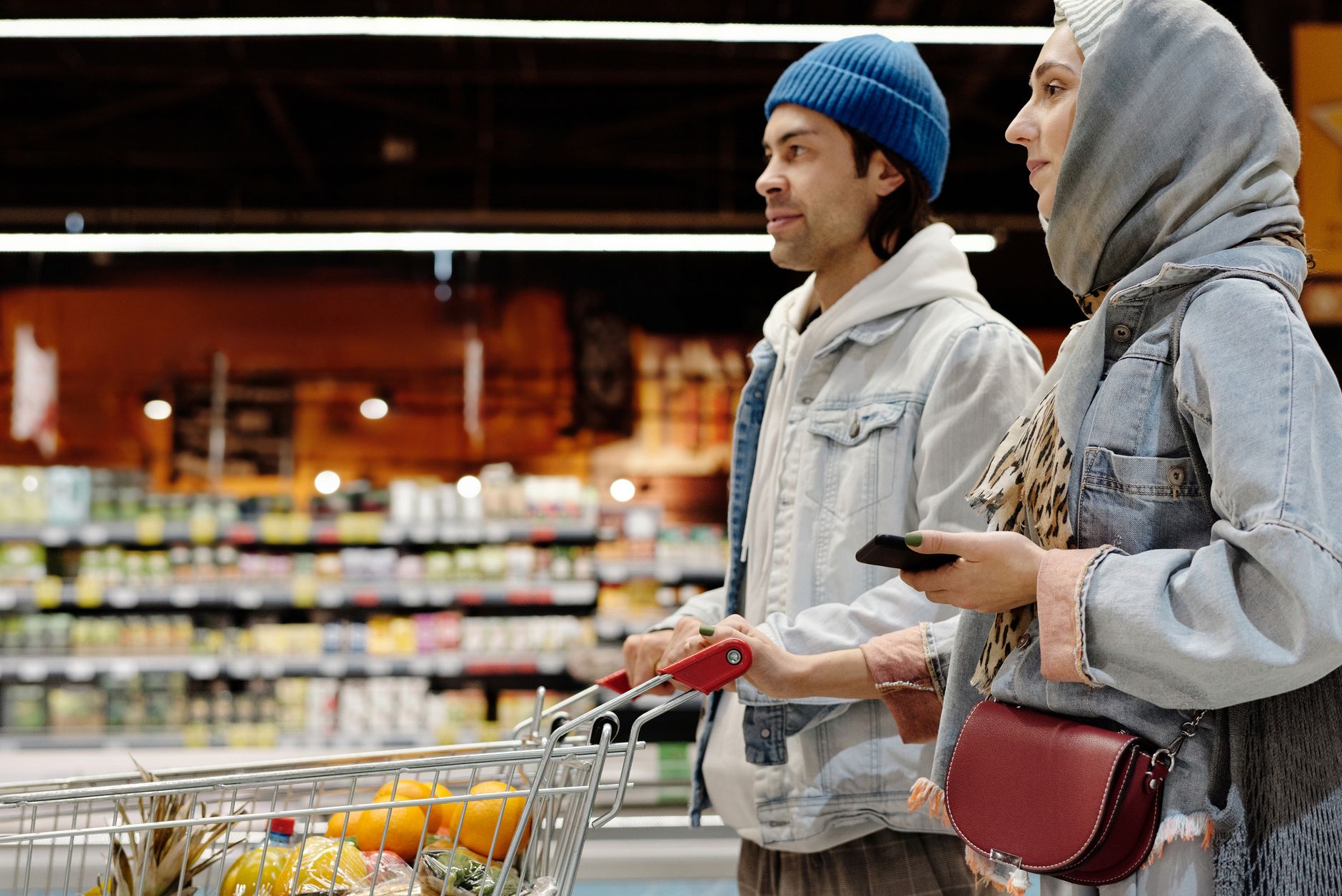 couple with a shopping cart buying groceries