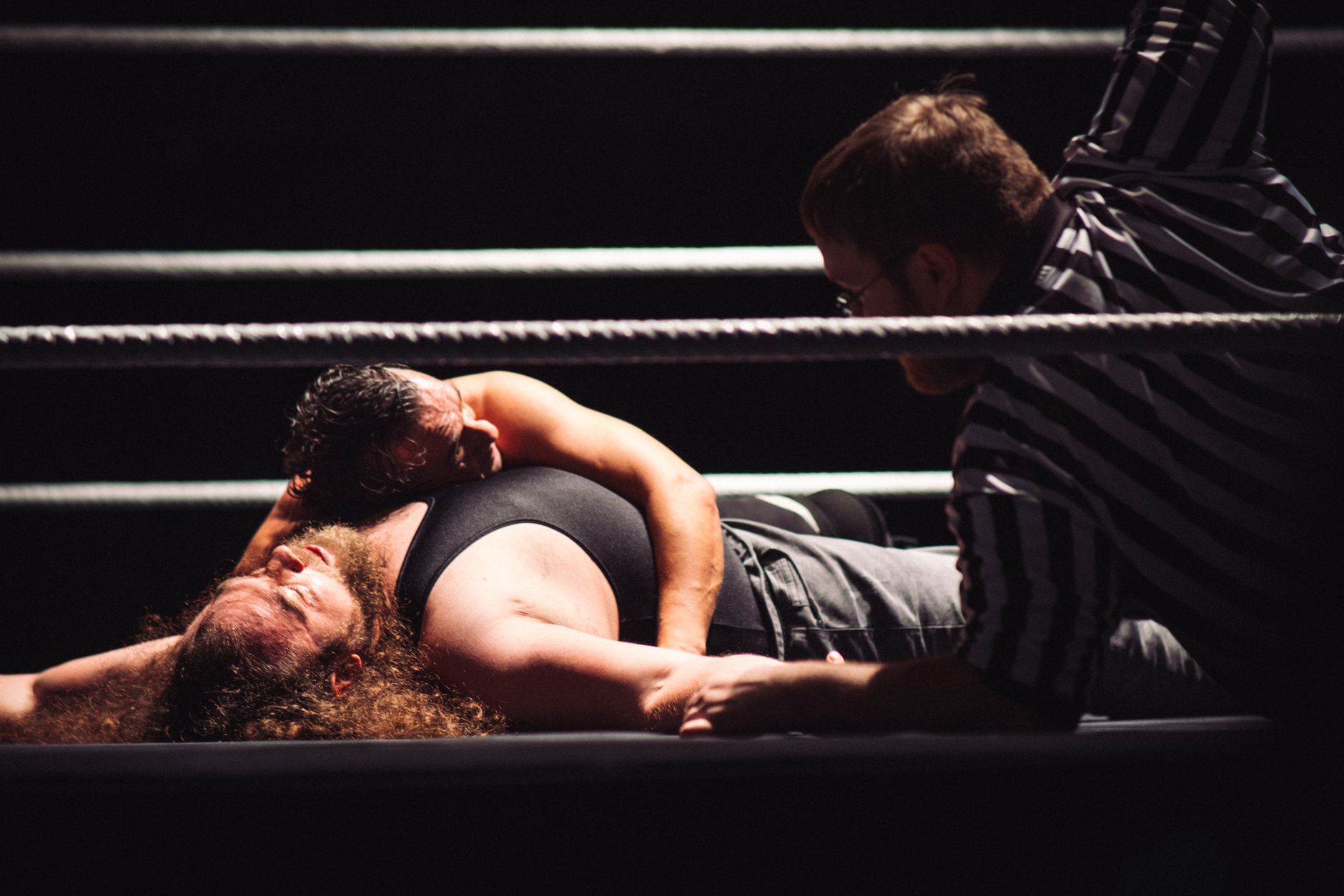 dramatic wrestling match pinfall moment